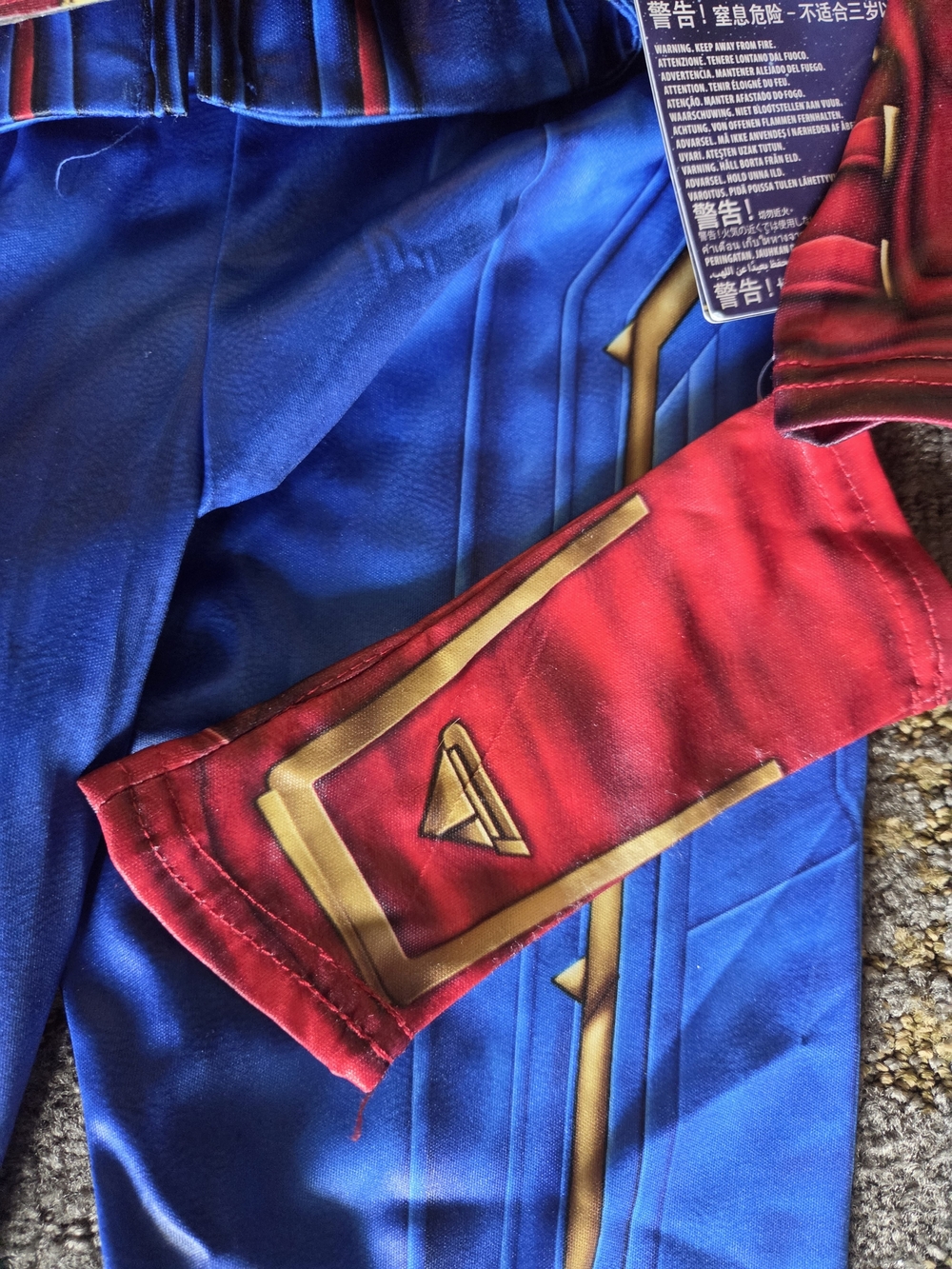 NWT Disney Store Captain Marvel Costume Girl Avengers 7/8, new - Picture 7 of 7